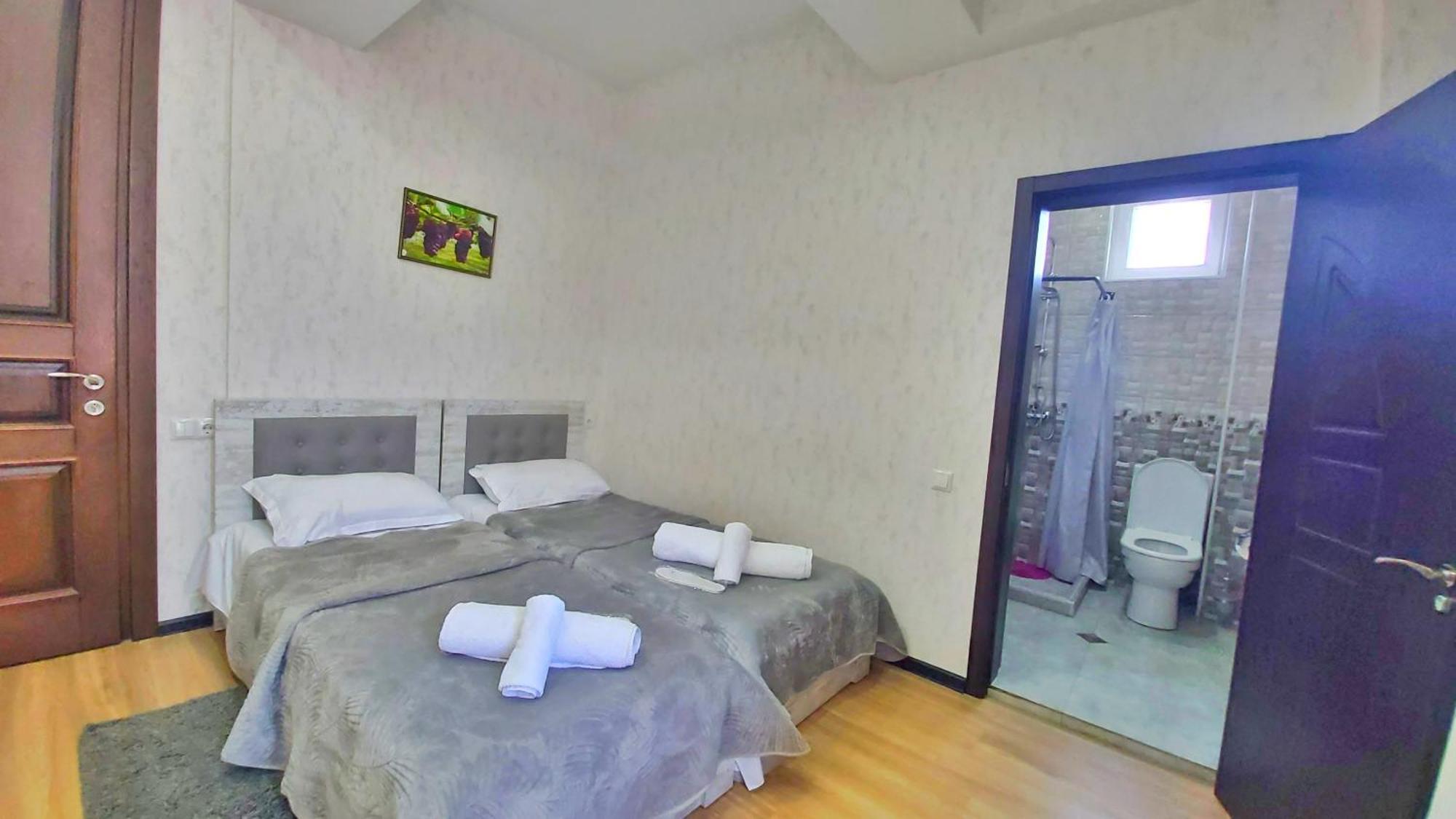 Gamarjoba Hotel Тбилиси Номер фото